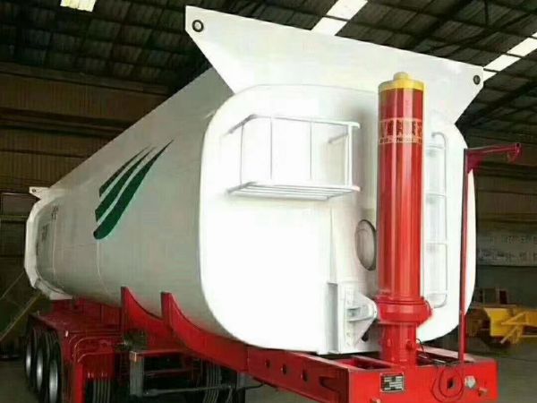 散裝水泥自卸罐車(chē)